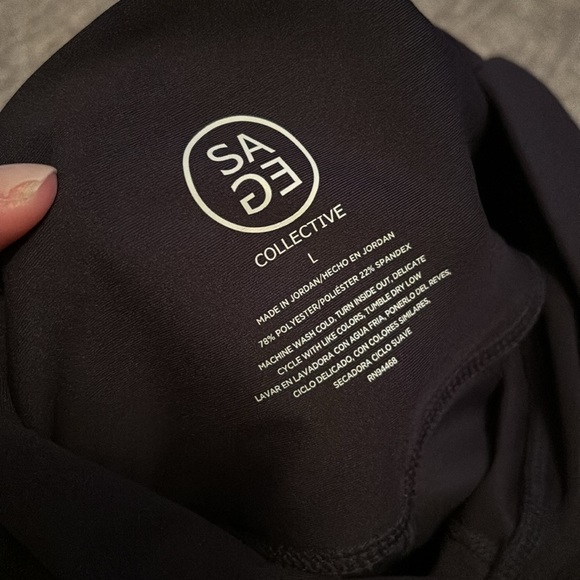 Never worn navy leggings 🌸bundle with other items and save!! - Picture 3 of 3